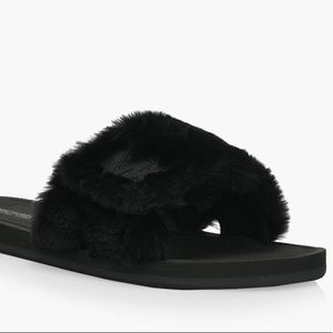 New Authentic Michael Kors Slide- Size 5 🖤